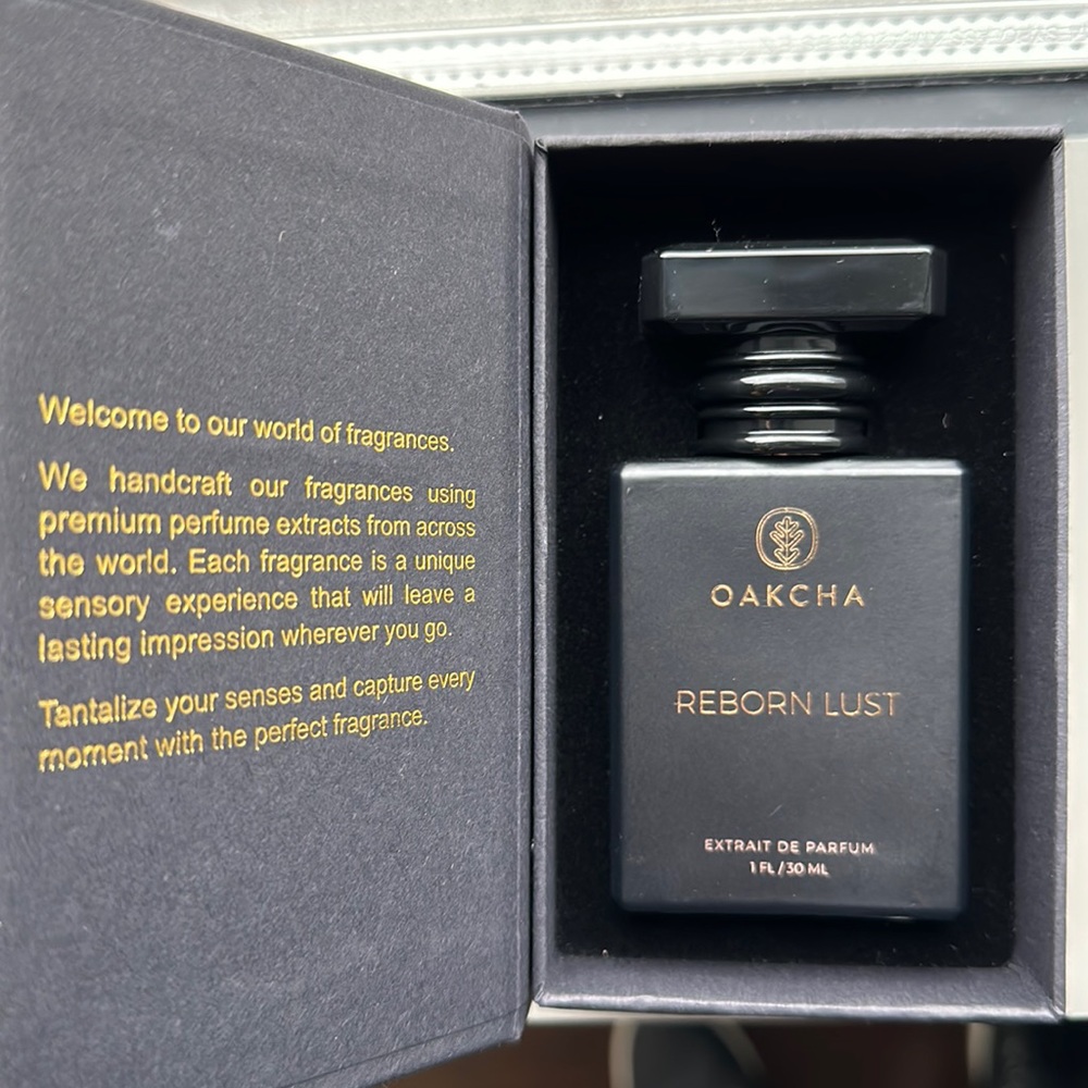 Oakcha Reborn Lust - Flowerbomb Dupe